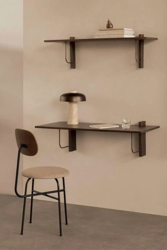 Corbel Desk es un escritorio tipo estante ideal para espacios reducidos