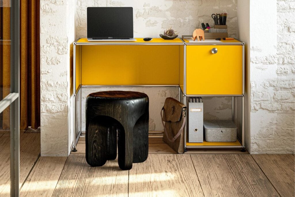 Escritorio USM en color amarillo ideal para pisos mini.